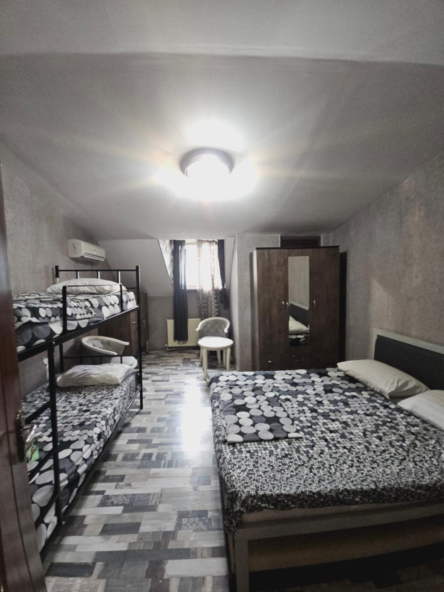 Kiev Hostel Tiflis Exterior foto